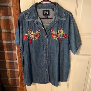 Denim embroidered top parrots size 22 Quizz New York